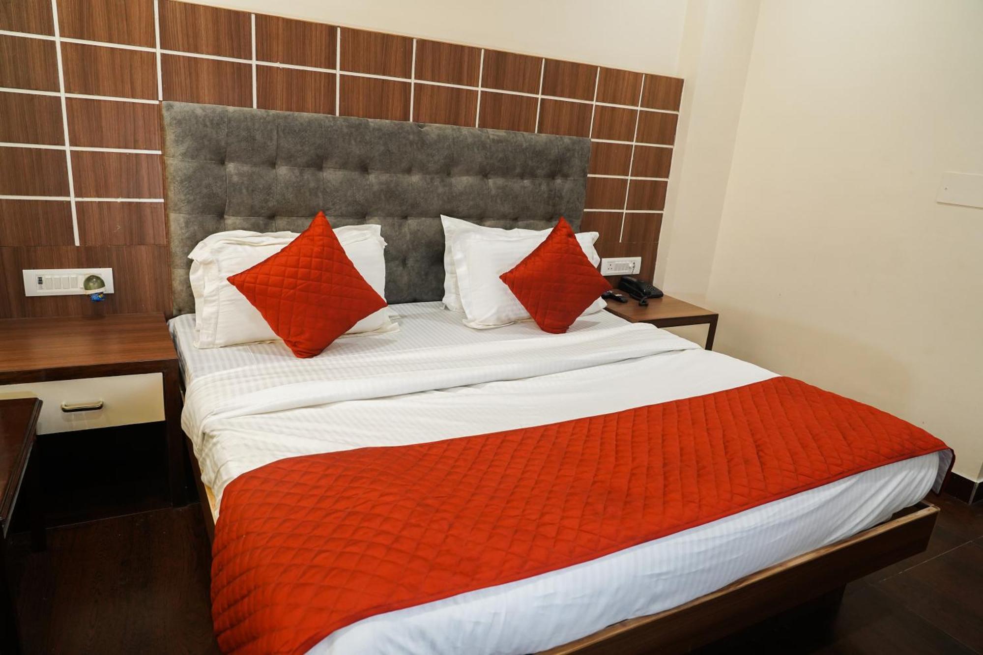 Hotel Batra Home Nizamuddin New Delhi Exteriör bild