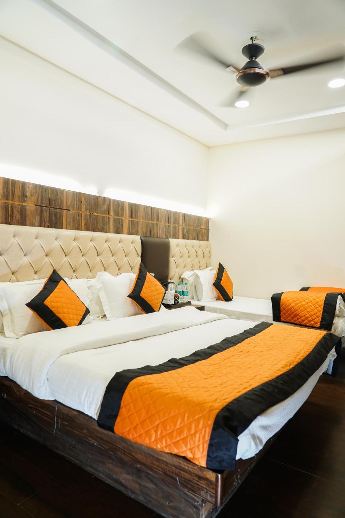 Hotel Batra Home Nizamuddin New Delhi Exteriör bild
